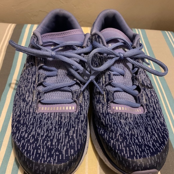 Women’s shoes - Picture 2 of 2